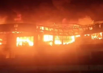 Incendie à Douala : Jusqu’à ce matin, la situation semblait ne pas être maîtrisée après d’énormes flammes et fumées survenus dans la nuit du dimanche 17 septembre 2023 à Akwa.