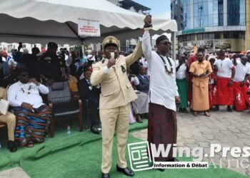 Cameroun ¦ Akwa a désormais son Chef Supérieur, S.M. Dr Louis Din Dika Akwa, officiellement installé à la tête de Bonambela