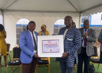 Santé : Le Dr. Tamagoua Nebo Jules, reçoit le Grand Prix de l’Excellence Africaine à Douala