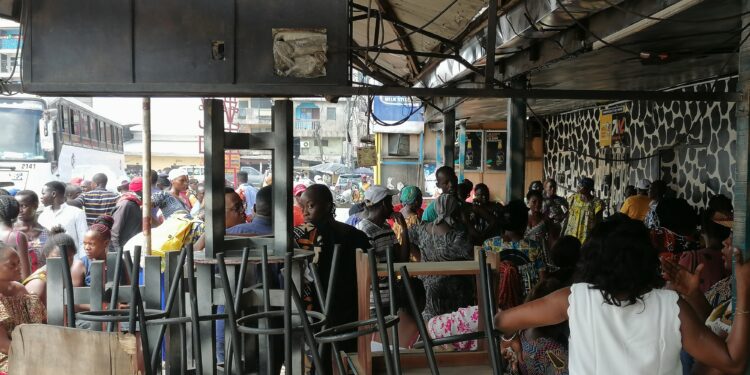 Tragédie : des Jumeaux meurent par électrocution au même moment à Douala