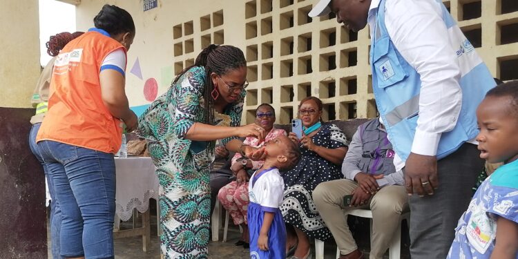 Semaine d’Actions et de Santé Infantile et Maternelle à Douala : des élèves de l’École Publique de Ndogsimbi reçoivent les premiers Intrants