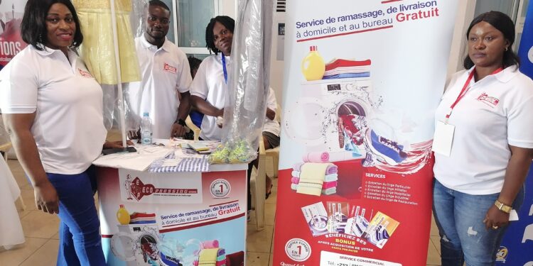 Business : Eco-Pressing sensibilise sur l’hygiène vestimentaire au Salon de l’entrepreneur à Douala