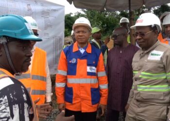 Barrage de Nachtigal : Le Ministre Gaston Eloundou veille à l’effectivité de l’évacuation de l’électricité dans le réseau Sud dès 2025
