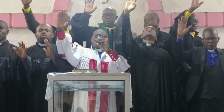 Rentrée Scolaire 2024 : L’église de la Sanctification du Cameroun élève des prières à Dieu pour la sécurité des élèves