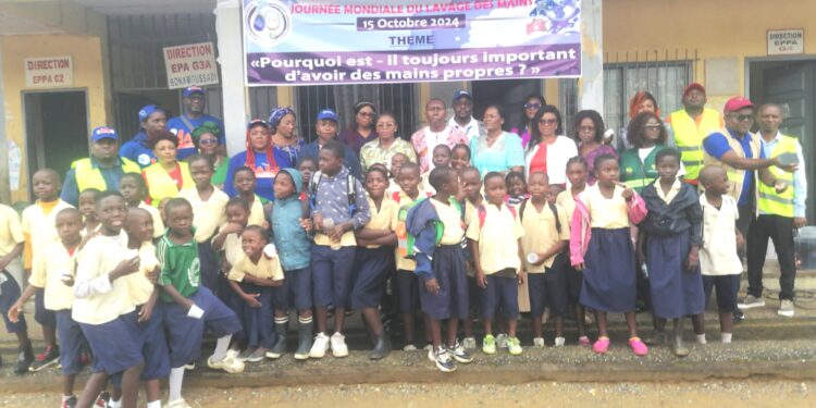 17ème Journée Mondiale de Lavage des Mains : Le Minée et le Minsanté guident les populations à Douala