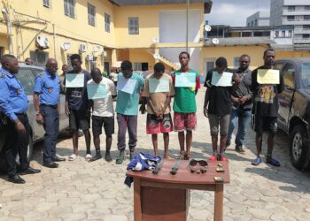 Criminalité : Les 3 agresseurs qui ont assassiné Valérie Renée Michèle au Cameroun ont été présentés à la presse, avec leurs complices