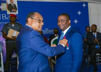 Distinction : Au Cameroun, le Gouvernement décore en médailles, le personnel de BGFIBANK