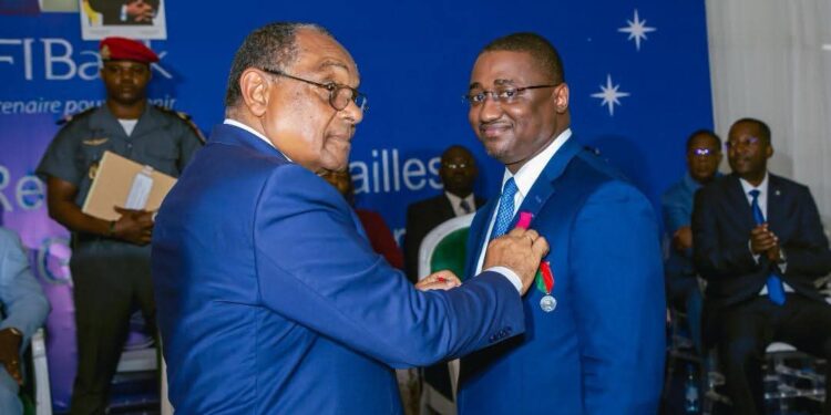 Distinction : Au Cameroun, le Gouvernement décore en médailles, le personnel de BGFIBANK