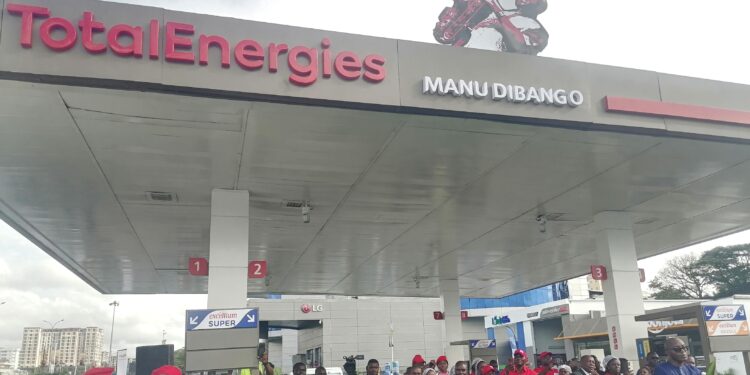 TotalEnergies Cameroun honore Manu Dibango