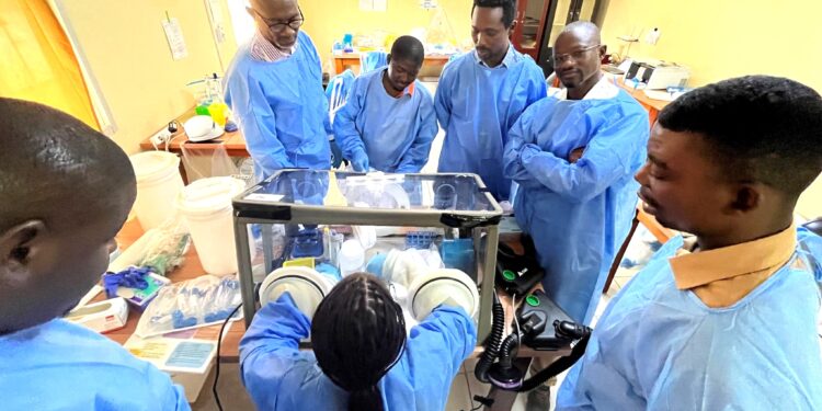 Côte d’Ivoire : l’Allemagne forme des experts aux labos mobiles