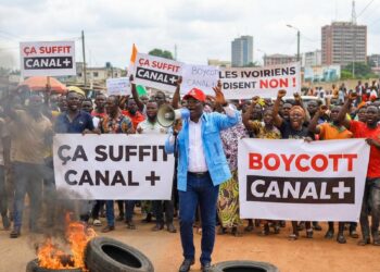 En Côte d’Ivoire, un influenceur déclare une guerre ouverte à Canal+ et demande un Désabonnement Massif