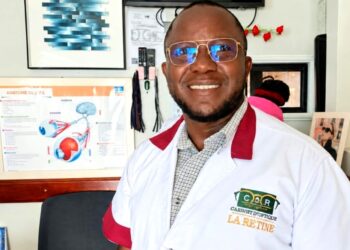 Journée mondiale de la vue : au Cameroun, l’opticien Kemwoua Serge alerte sur les dangers des lunettes mal adaptées